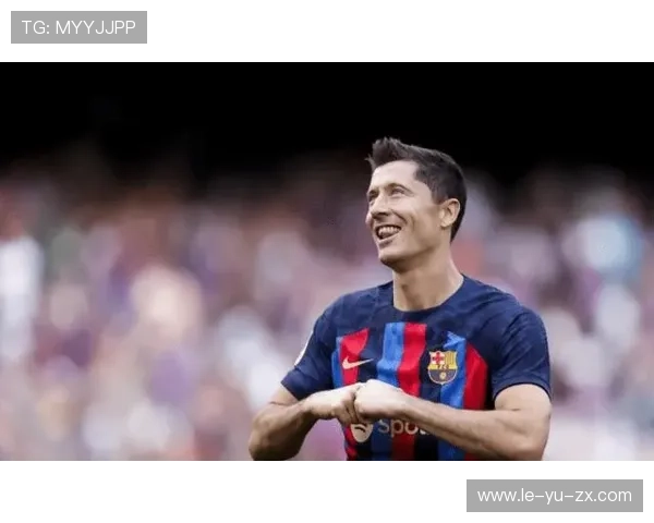 左右开弓 莱万展现双脚统治力